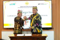 Wakil Gubernur Kalimantan Tengah Edy Pratowo menyerahkan Laporan Keuangan Pemerintah Daerah (LKPD) Unaudited Tahun 2025 kepada BPK Perwakilan Kalimantan Tengah di Kantor BPK Kalteng, Palangka Raya. (2/4/26)