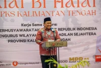 Wagub Kalteng Edy Pratowo memberikan sambutan pada Halal Bi Halal serta Sosialisasi Empat Pilar Kebangsaan yang digelar oleh Dewan Pimpinan Wilayah (DPW) Partai Keadilan Sejahtera (PKS) Provinsi Kalteng di Hotel Luwansa, Sabtu (4/4/26).