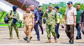 Menteri Pertahanan bersama Satgas Penertiban Kawasan Hutan (PKH) melakukan kunjungan kerja ke Kabupaten Murung Raya, Kalimantan Tengah, sebagai bagian dari upaya memperkuat penertiban kawasan hutan dan pengawasan aktivitas pertambangan serta kehutanan. (7/4/26)
