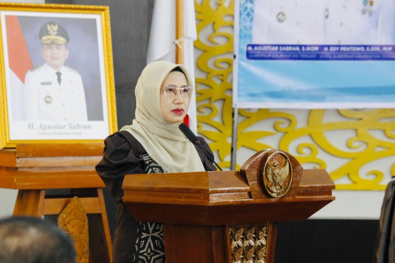 Asisten Administrasi Umum Setda Provinsi Kalimantan Tengah Sunarti menghadiri penutupan Pelatihan Dasar (Latsar) CPNS Golongan II Angkatan III serta Golongan III Angkatan VI hingga XI Tahun 2025 di Aula Gedung D BPSDM Provinsi Kalimantan Tengah, Palangka Raya, Jumat (10/4/26).