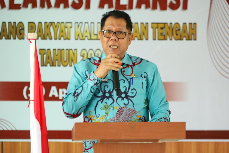 Staf Ahli Gubernur Kalimantan Tengah Bidang Pemerintahan, Hukum dan Politik Darliansjah menghadiri Deklarasi Aliansi Penambang Rakyat Kalimantan Tengah (APR-KT) di Aula KNPI Provinsi Kalimantan Tengah, Palangka Raya. (10/4/26)