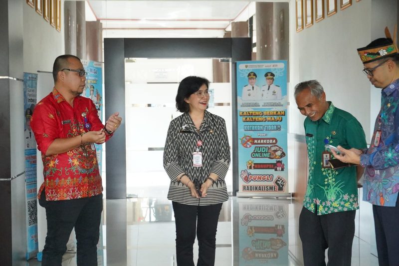 Pj Sekretaris Daerah Provinsi Kalimantan Tengah Linae Victoria Aden melakukan sidak ke sejumlah OPD di Palangka Raya untuk memastikan disiplin ASN serta efektivitas penerapan sistem kerja WFO dan WFH, Jumat (10/4/26).