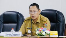 Staf Ahli Gubernur Kalimantan Tengah Yuas Elko membuka Forum Kemitraan Pengelolaan Fasilitas Kesehatan Tahun 2026 untuk memperkuat pelaksanaan Program JKN di Kalteng. (14/4/26)