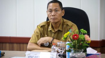 Staf Ahli Gubernur Kalimantan Tengah Yuas Elko memimpin Rapat Koordinasi Pengendalian Inflasi Tahun 2026 di Ruang Rapat Bajakah, Kantor Gubernur Kalteng, Palangka Raya. (13/4/26)