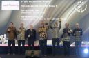 Direktur Utama Bank Kalteng, Maslipansyah (3 dari kanan) dan Komisaris Utama Bank Kalteng, Rahmat Nasution Hamka (tengah) menerima piala TOP BUMD Award 2026. (13/4/26)