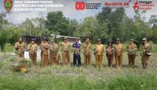 Panen bawang merah hasil program bantuan Pemerintah Provinsi Kalimantan Tengah di kawasan Tangkiling, Palangka Raya. (14/4/26)