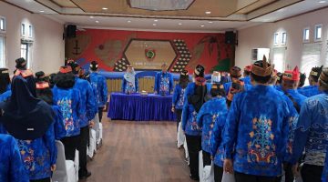 ASN Dinas Kelautan dan Perikanan Kalimantan Tengah menandatangani komitmen penerapan Core Values BerAKHLAK di Aula Dislutkan Kalteng. (16/4/26)