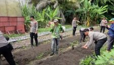 Peserta Dikbangspes Polri mengikuti pelatihan budidaya hortikultura di UPT BPPBTPH Palangka Raya dalam rangka mendukung ketahanan pangan. (16/4/26)