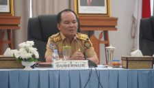 Gubernur Kalimantan Tengah memimpin rapat koordinasi antisipasi kenaikan harga BBM guna memperkuat pengawasan distribusi dan menjaga stabilitas ekonomi daerah. (20/4/26)