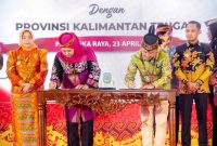Gubernur Kalimantan Tengah Agustiar Sabran bersama Gubernur Jawa Timur Khofifah Indar Parawansa menghadiri kegiatan Misi Dagang Jawa Timur–Kalimantan Tengah Tahun 2026 di Palangka Raya sebagai upaya memperkuat sinergi perdagangan dan investasi antardaerah. (23/4/26)