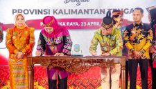 Gubernur Kalimantan Tengah Agustiar Sabran bersama Gubernur Jawa Timur Khofifah Indar Parawansa menghadiri kegiatan Misi Dagang Jawa Timur–Kalimantan Tengah Tahun 2026 di Palangka Raya sebagai upaya memperkuat sinergi perdagangan dan investasi antardaerah. (23/4/26)