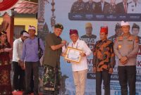 Gubernur Kalteng Agustiar Sabran saat menghadiri Dharma Shanti Nyepi Tahun Baru Saka 1948 dan HUT Integrasi Kaharingan-Hindu di Palangka Raya, menegaskan komitmen pembangunan berkelanjutan berbasis kearifan lokal. (29/4/26)