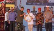 Gubernur Kalteng Agustiar Sabran saat menghadiri Dharma Shanti Nyepi Tahun Baru Saka 1948 dan HUT Integrasi Kaharingan-Hindu di Palangka Raya, menegaskan komitmen pembangunan berkelanjutan berbasis kearifan lokal. (29/4/26)