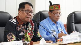 Plt. Asisten Perekonomian dan Pembangunan Setda Provinsi Kalimantan Tengah Darliansjah memimpin rapat sinkronisasi penilaian BLUD di Ruang Rapat Bajakah, Kantor Gubernur Kalteng, dalam rangka percepatan peningkatan layanan publik dan kemandirian keuangan daerah. (30/4/26)