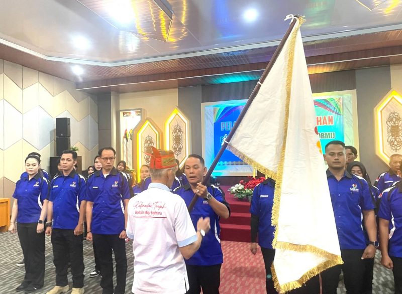 mengukuhkan jajaran pengurus KORMI masa bakti 2024–2028 di Aula DAD Puruk Cahu, Kamis (9/4/2026). (Foto : 1tulah.com)