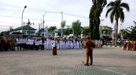 Bupati Barito Utara Shalahuddin memimpin apel pagi di RSUD Muara Teweh, Senin, 9 Februari 2026).(foto : tegaklurus.net/ray)