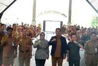 Wakil Bupati Barito Utara Felix SY.Tingan foto bersama beberapa Anggota DPRD, seusai mengikuti kegiatan Musrenbang Kecamatan Teweh Baru, Selasa, 10 Februari 2026.(dok Diskominfosandi Barito Utara)