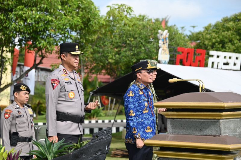 Gubernur Kalimantan Tengah Agustiar Sabran memimpin Apel Gelar Pasukan Kesiapsiagaan Karhutla 2026 di Lapangan Barigas Polda Kalteng. (17/4/26)