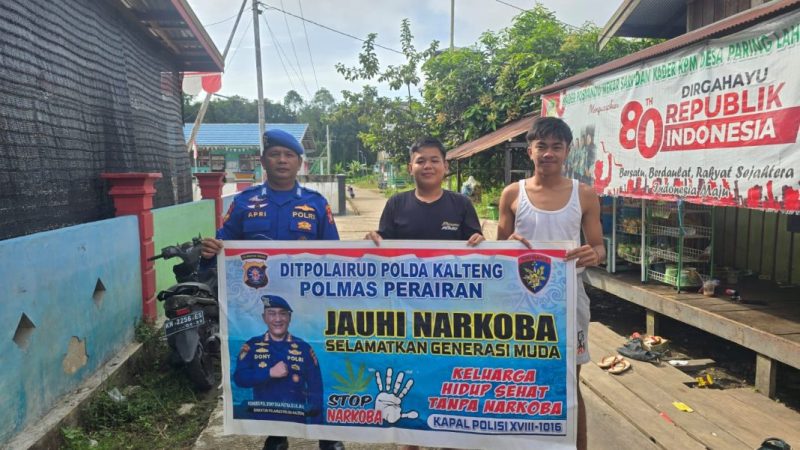 Ditpolairud Polda Kalteng Marnit Muara Teweh mengimbau masyarakat pesisir DAS Barito menangkal bahaya narkoba, Senin (20/4/2026).(Foto Ditpolairud Polda Kalteng) ‎
