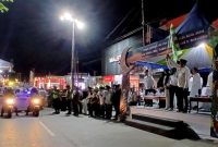 Bupati Barito Utara Shalahuddin didampingi Wakil Bupati Felix SY. Tingan, melepas pawai takbir akbar Idulfitri 1447 H di Muara Teweh, Jumat, 20 Maret 2026 malam.(foto dok Diskominfosandi Barito Utara)