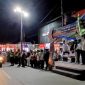 Bupati Barito Utara Shalahuddin didampingi Wakil Bupati Felix SY. Tingan, melepas pawai takbir akbar Idulfitri 1447 H di Muara Teweh, Jumat, 20 Maret 2026 malam.(foto dok Diskominfosandi Barito Utara)