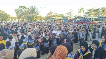 Pelepasan CJH Murung Raya, Minggu sore (26/04/2026). (Foto : Sur/1tulah.com)