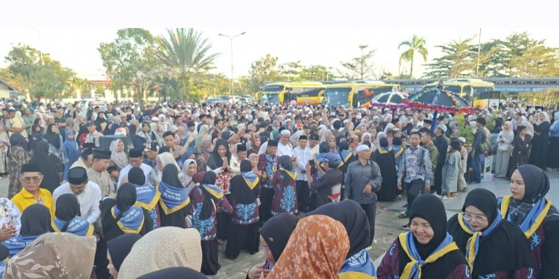 Pelepasan CJH Murung Raya, Minggu sore (26/04/2026). (Foto : Sur/1tulah.com)