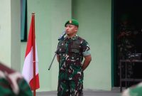 Foto Komandan Kodim 1013/Muara Teweh Letkol Inf Nurwahid S.I.P memimpin langsung upacara kenaikan pangkat bagi prajurit Kodim 1013/Mtw