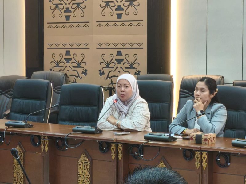 Foto Wakil Ketua II DPRD Barito Utara, Hj. Henny Rosgiaty Rusli