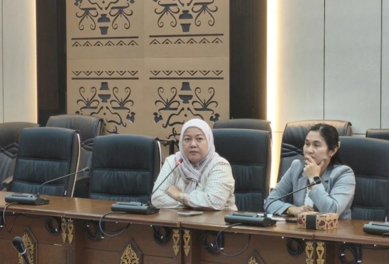 Foto Wakil Ketua II DPRD Barito Utara, Hj. Henny Rosgiaty Rusli