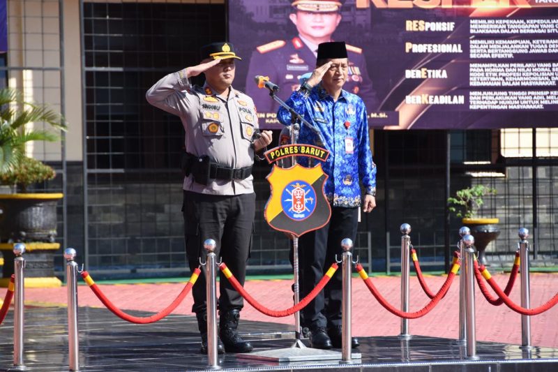 Foto Sekretaris Daerah (Sekda) Barito Utara, Muhlis, menghadiri Apel Gelar Pasukan dan Sarana Prasarana