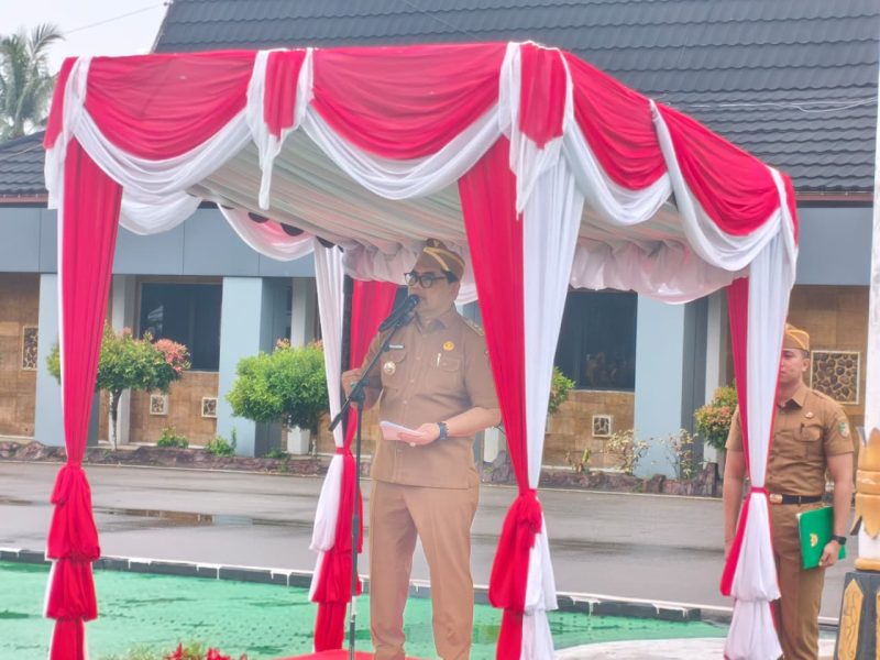 Foto Bupati Barito Utara, H. Shalahuddin, memberikan sejumlah nasihat kepada seluruh jajaran Aparatur Sipil Negara