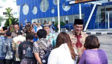 Foto Bupati Barito Utara, H. Shalahuddin di Apel Pagi di halaman RSUD Muara Teweh