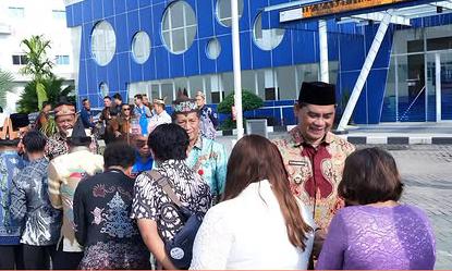 Foto Bupati Barito Utara, H. Shalahuddin di Apel Pagi di halaman RSUD Muara Teweh