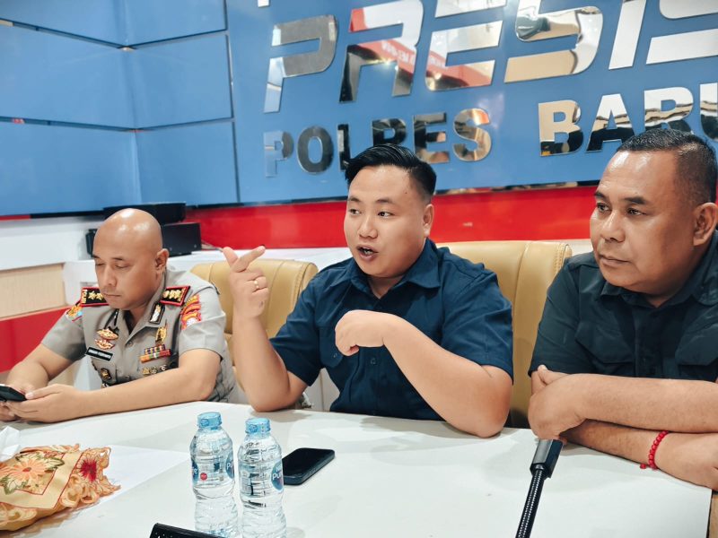 Kapolres AKBP Singgih Febiyanto dan Kasat Reskrim AKP Ricky Setiawan serta Kabidpenum Iptu Novendra saat memberika  pres rilis, Selasa (21/04/26). foto. Dadang