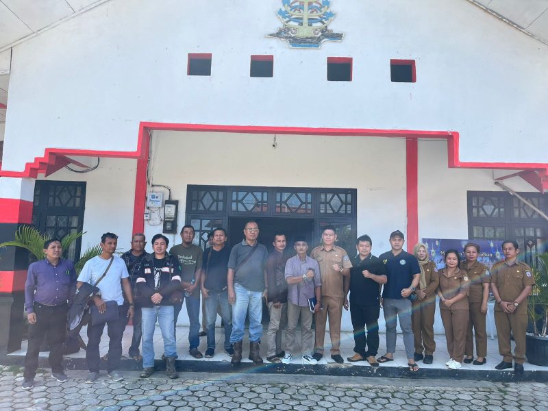 Perwakilan karyawan PT AKT usai audiensi dengan Dinas Transmigrasi dan Tenaga Kerja (Distransnaker) Kabupaten Murung Raya di Puruk Cahu, Senin (20/4/2026).