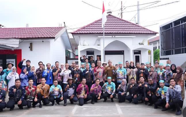 Foto Bupati Barito Utara H. Shalahuddin di Dinas Perkimtan