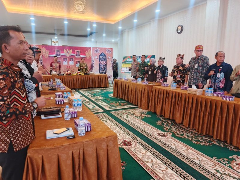 Foto penandatanganan pakta integritas di Aula Rumah Jabatan Bupati