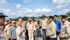 Foto Bupati Barito Utara, H. Shalahuddin di Ex Bandara Beringin, Kantor Sekretariat Daerah setempat