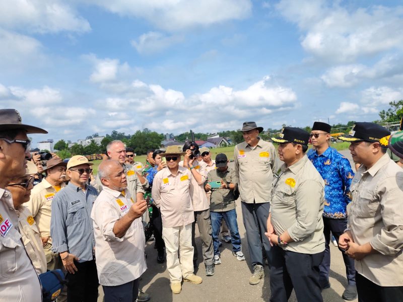 Foto Bupati Barito Utara, H. Shalahuddin di Ex Bandara Beringin, Kantor Sekretariat Daerah setempat