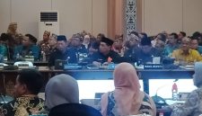 Foto rapat bersama, di Ruang Paripurna DPRD Barito Utara