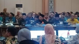 Foto rapat bersama, di Ruang Paripurna DPRD Barito Utara