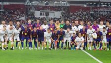 Dalam laga ekshibisi bertajuk Clash of Legends, tim Barcelona Legends tampil memukau dengan menumbangkan DRX World Legends lewat skor telak 3-0. Foto:Suara.com