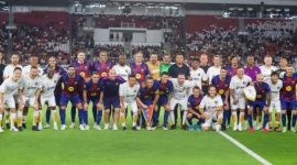 Dalam laga ekshibisi bertajuk Clash of Legends, tim Barcelona Legends tampil memukau dengan menumbangkan DRX World Legends lewat skor telak 3-0. Foto:Suara.com