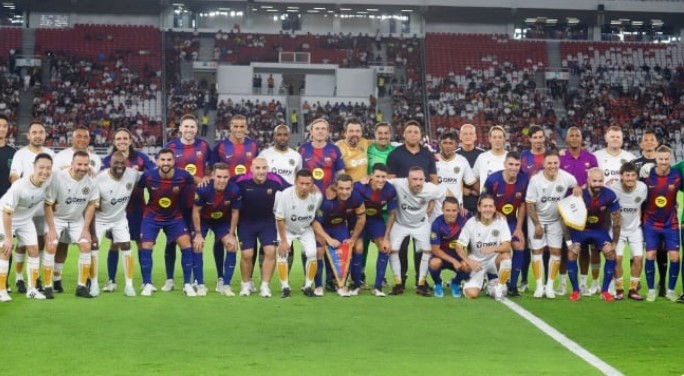 Dalam laga ekshibisi bertajuk Clash of Legends, tim Barcelona Legends tampil memukau dengan menumbangkan DRX World Legends lewat skor telak 3-0. Foto:Suara.com