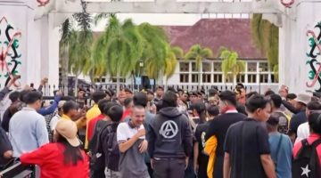 Ilustrasi Aksi demonstrasi di halaman Kantor DPRD Kalteng. Foto:Istimewa