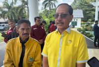 Ketua Dewan Pimpinan Daerah (DPD) Partai Golongan Karya (Golkar) Kabupaten Barito Timur, H. Supriatna saat di wawancarai wartawan. Foto : 1tulah.com/zakirin