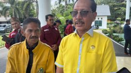 Ketua Dewan Pimpinan Daerah (DPD) Partai Golongan Karya (Golkar) Kabupaten Barito Timur, H. Supriatna saat di wawancarai wartawan. Foto : 1tulah.com/zakirin