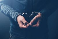 ilustrasi penangkapan, borgol. [Envato Elements]