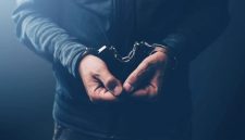 ilustrasi penangkapan, borgol. [Envato Elements]